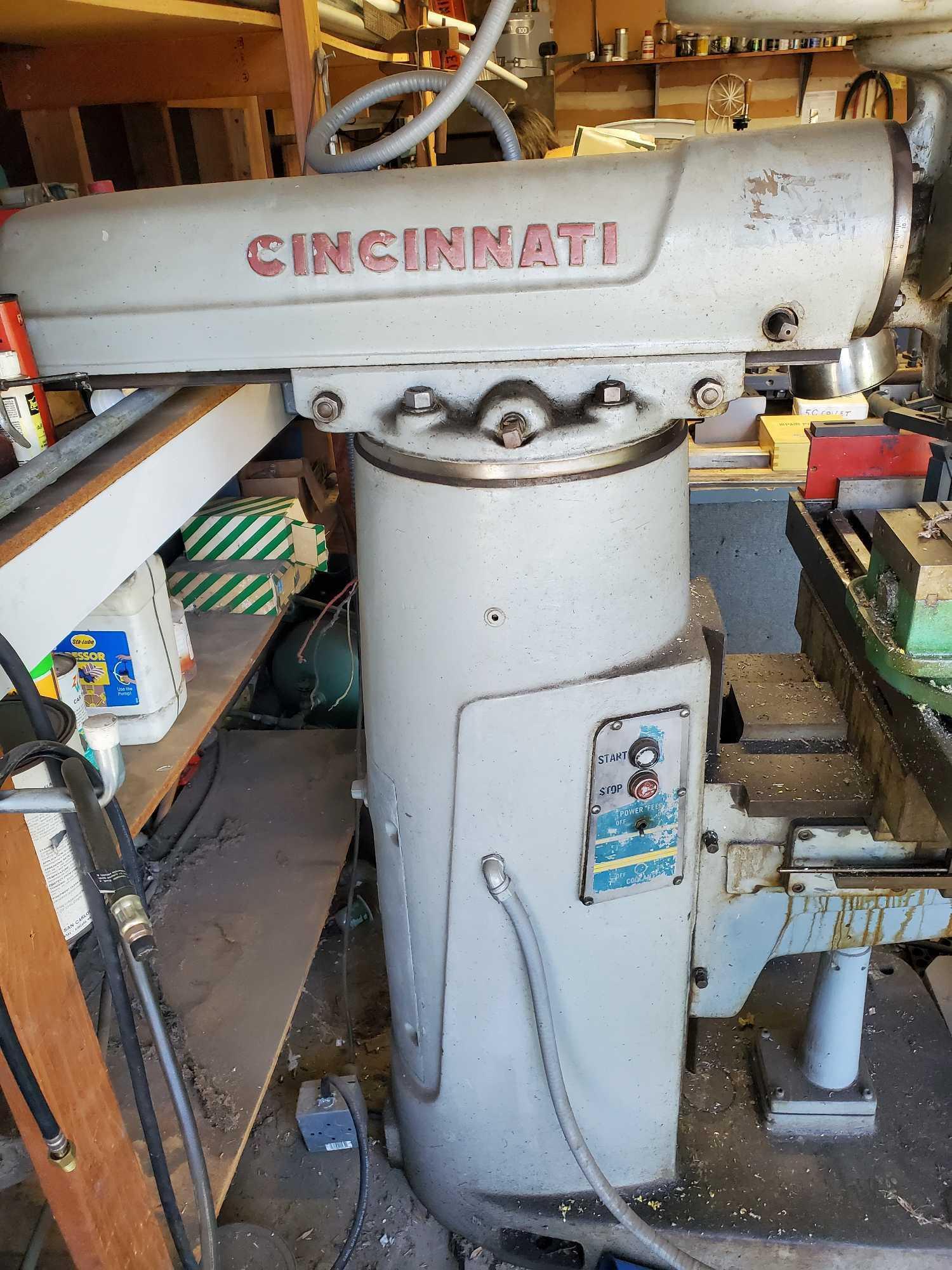 CINCINNATI TOOLMASTER MILLING MACHINE