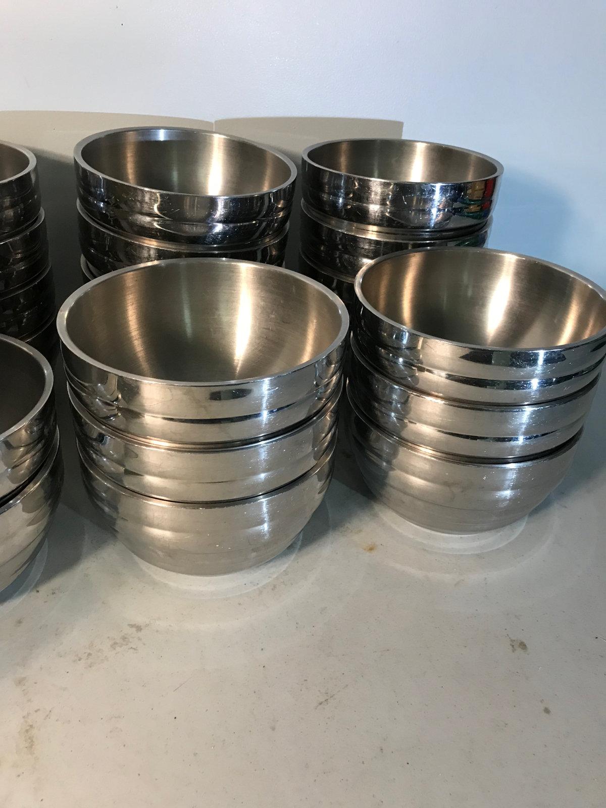 20 Vollrath Stainless steel bowls