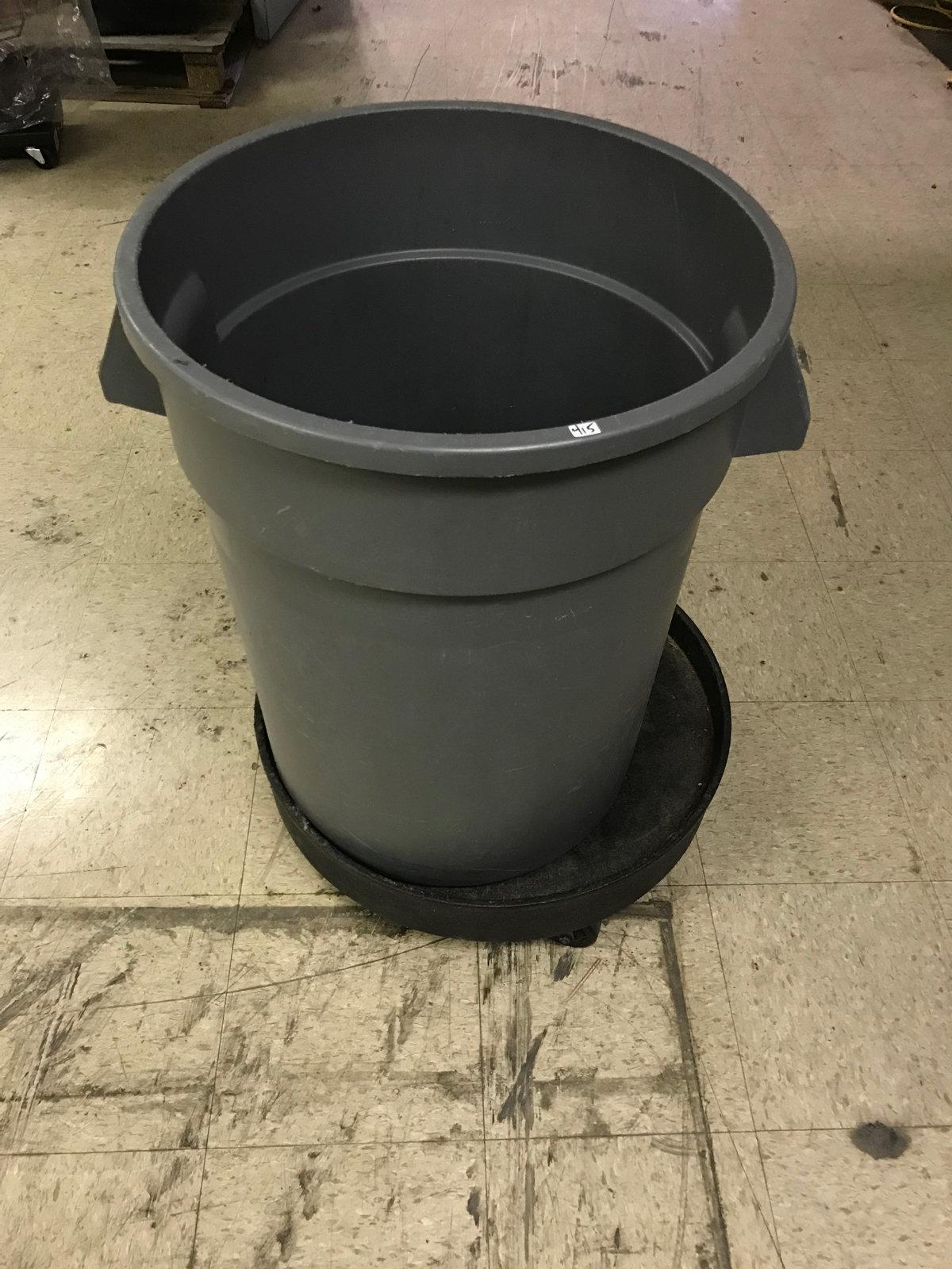 Commercial trash can with oversized base