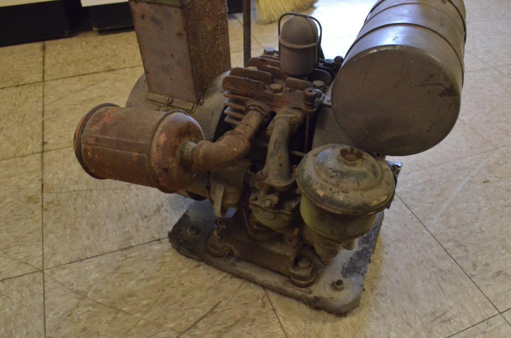 Briggs & Stratton Antique Gas Engine with Generator