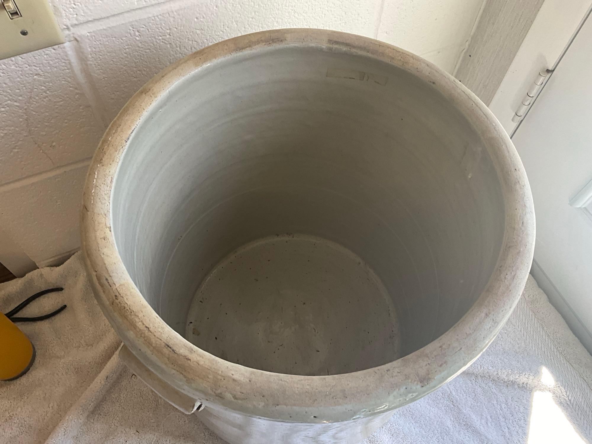 Western Stoneware 12 gal. crock