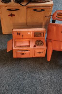 Vintage Metal Child's Kitchen Set