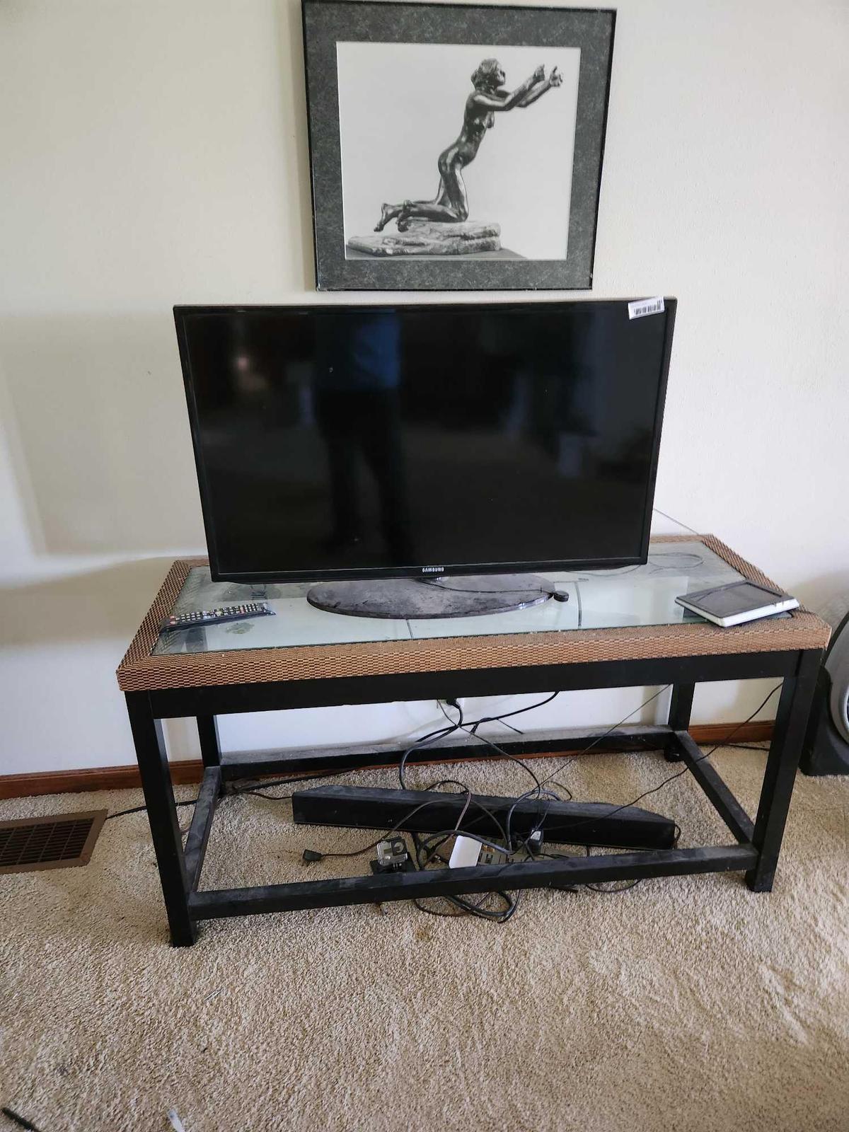 Samsung 40 in. Flat Screen TV & TV Table