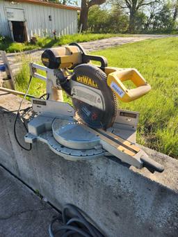 DeWalt 12 in. Sliding Compound Miter Saw