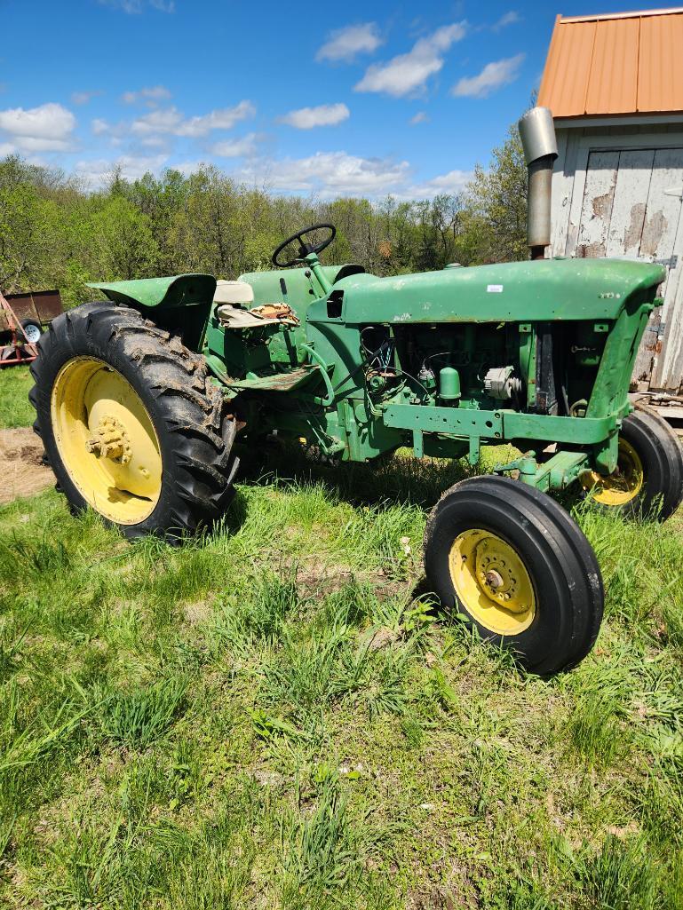 John Deere 2010 gas tractor