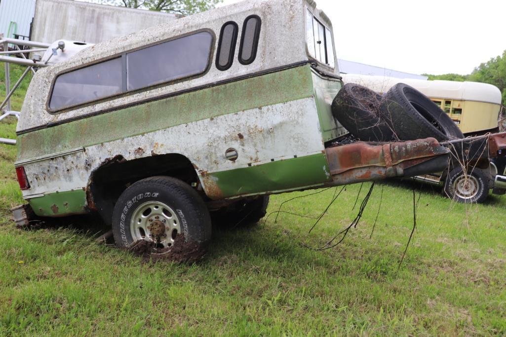 Chevrolet Truck Rear End & Bed that can be converted into a trailer