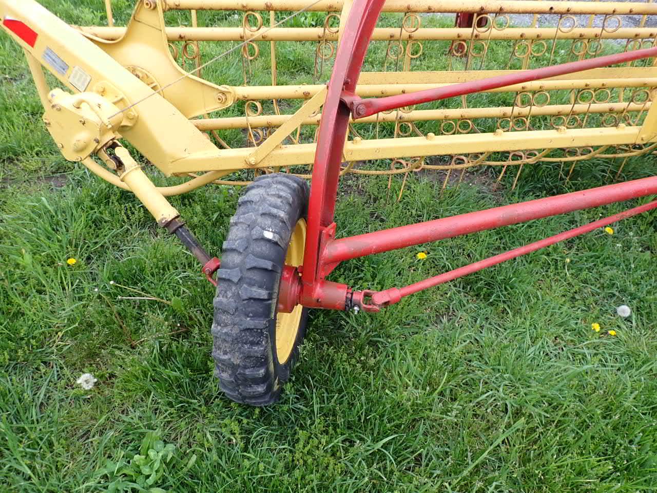 NH 256 Hay Rake