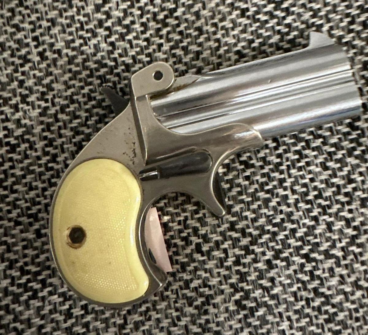 Derringer pistol