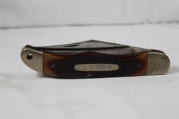 Schrade Old Timer two blade folding Hunter. Model 25OT with 4.0 inch blades. Saw cut Delrin scales.