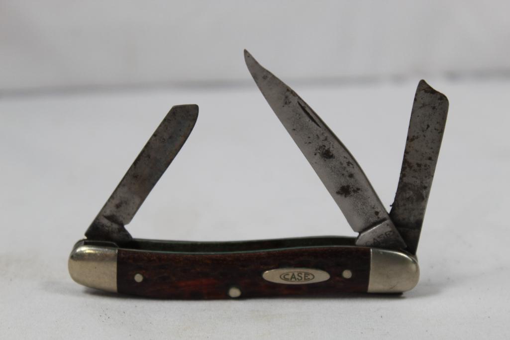 Case Model 6318 Stockman with 2.5 inch main blade. Jigged bone scales. Made from 1940 to 1964. Used