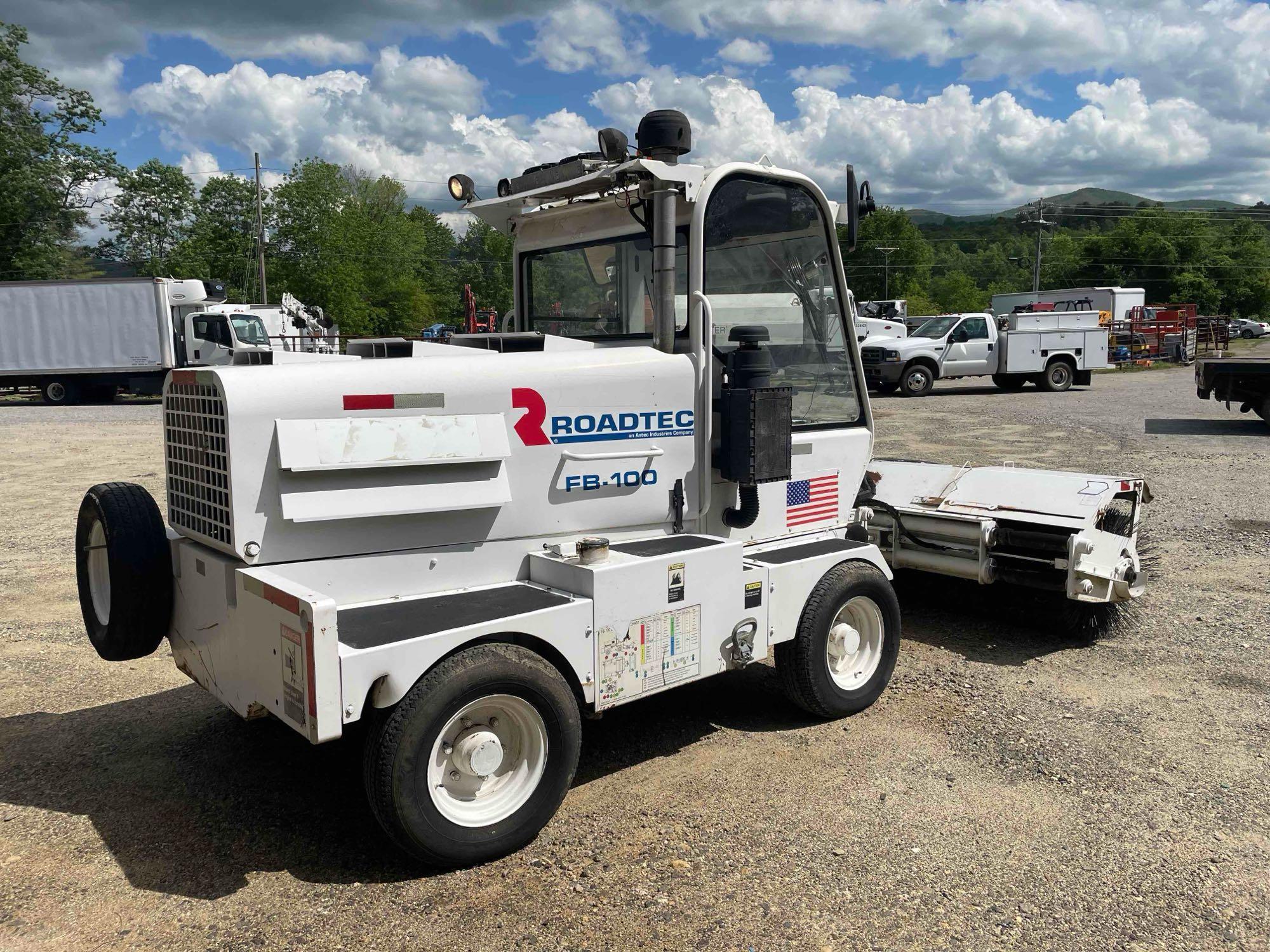 Roadtec FB-100 Sweeper