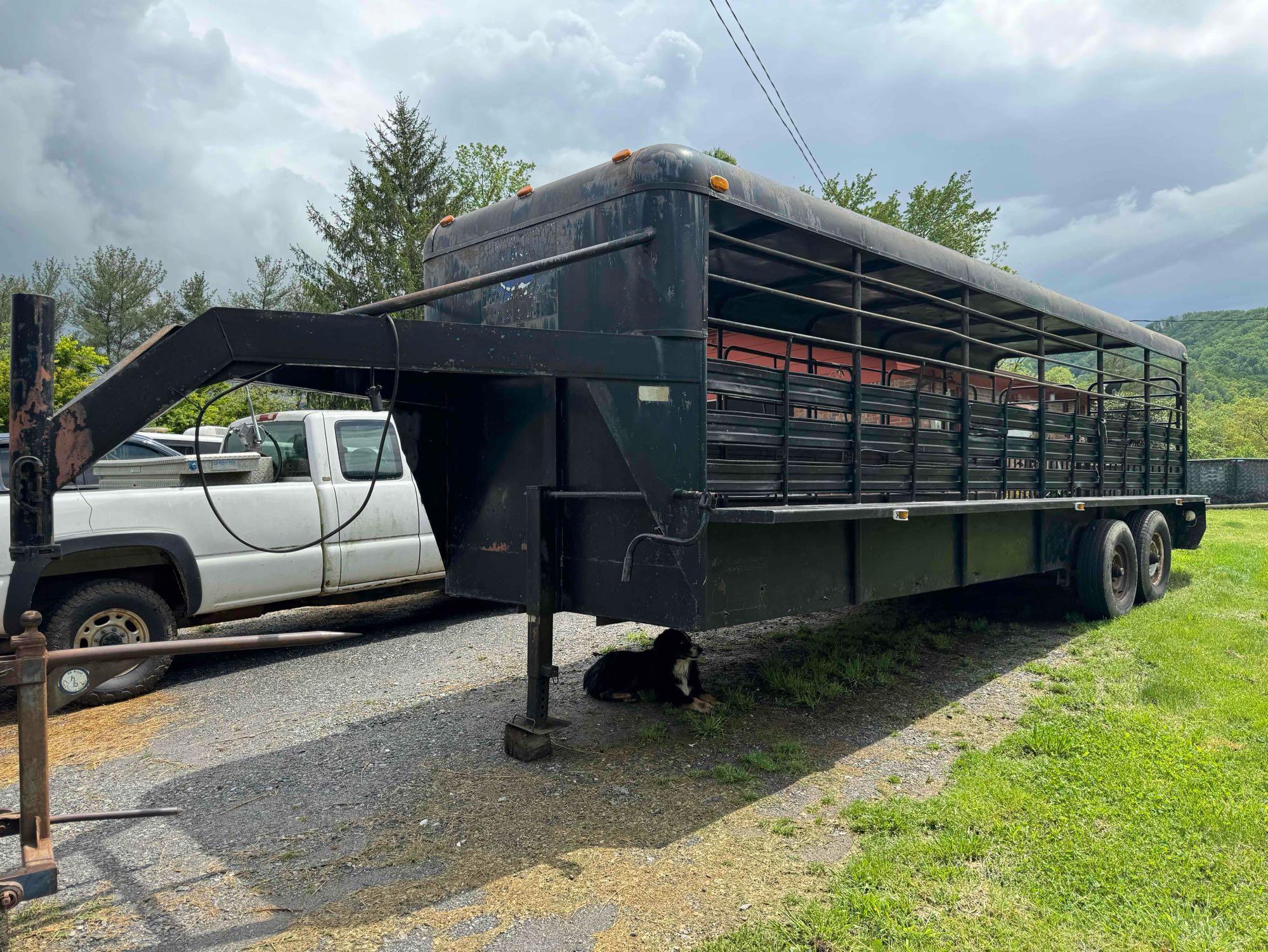 1991 Circle W Stock Trailer