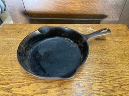 Cast iron skillet