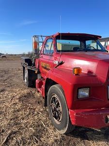 1988 Ford F-700 Diesel Truck with 6 cylinder 7.8L Engine