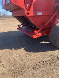 New Holland 654 round baler (pto, monitor)