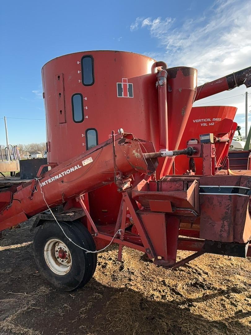 1250 IH Grinder Mixer S24806ND