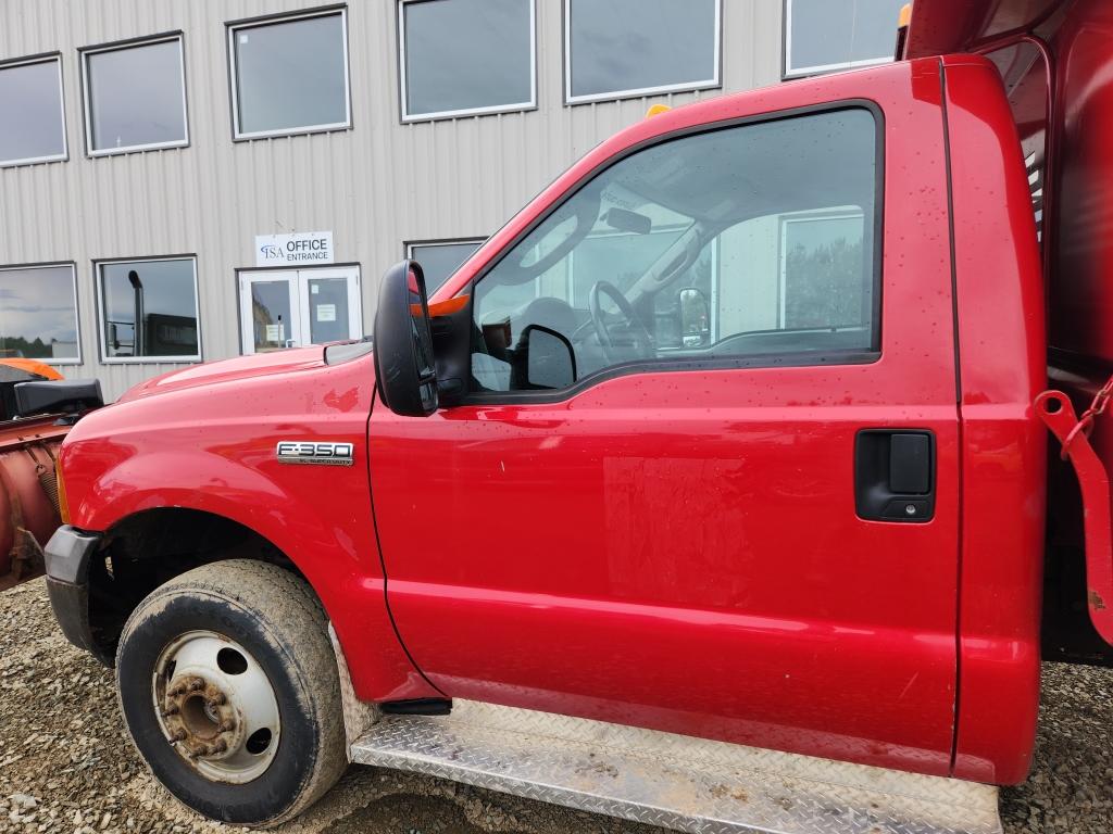 2005 Ford F350 Pickup Dump