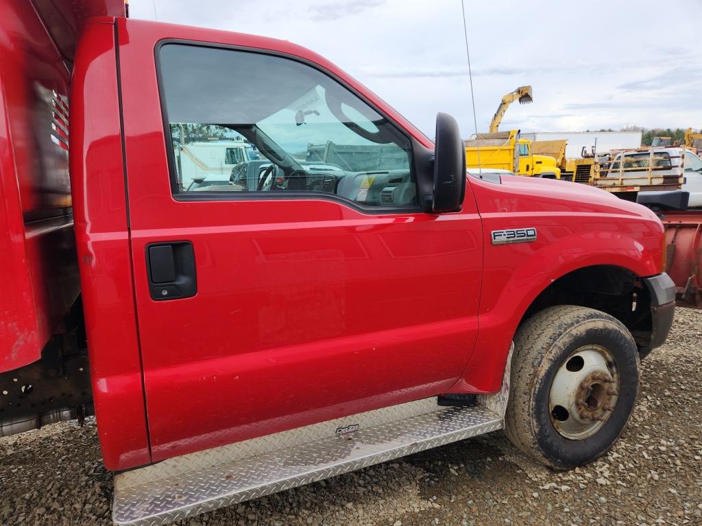 2005 Ford F350 Pickup Dump