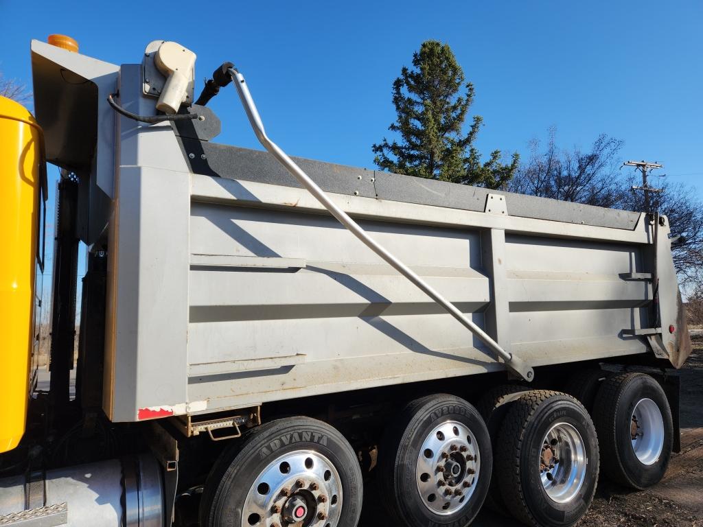 2011 Mack Gu713 Quad Axle Dump Truck