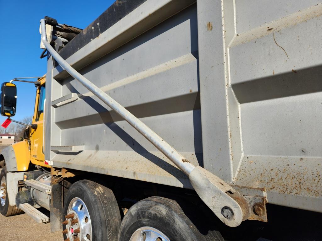 2011 Mack Gu713 Quad Axle Dump Truck