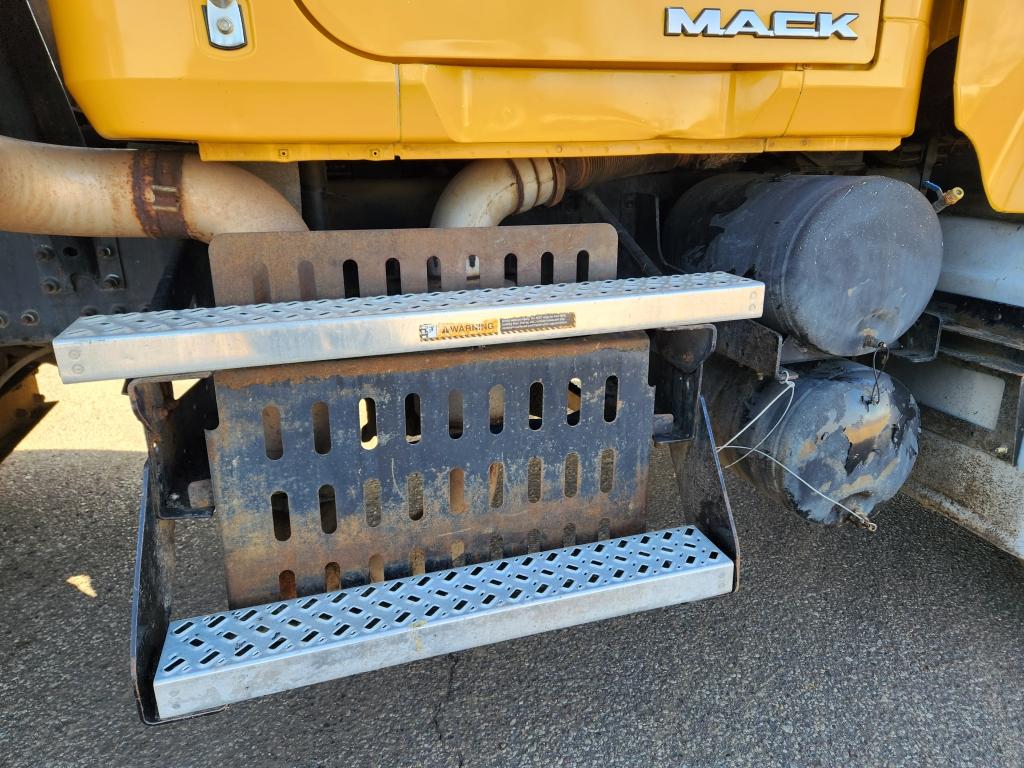 2011 Mack Gu713 Quad Axle Dump Truck