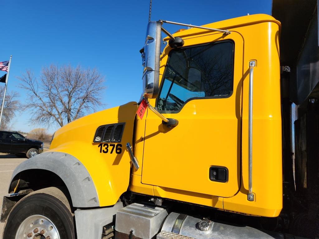 2011 Mack Gu713 Quad Axle Dump Truck