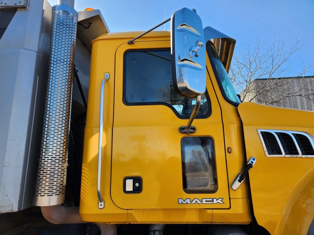 2011 Mack Gu713 Quad Axle Dump Truck