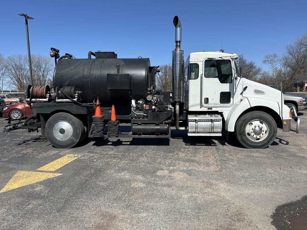 2008 Kenworth T300 Seal Coating Truck