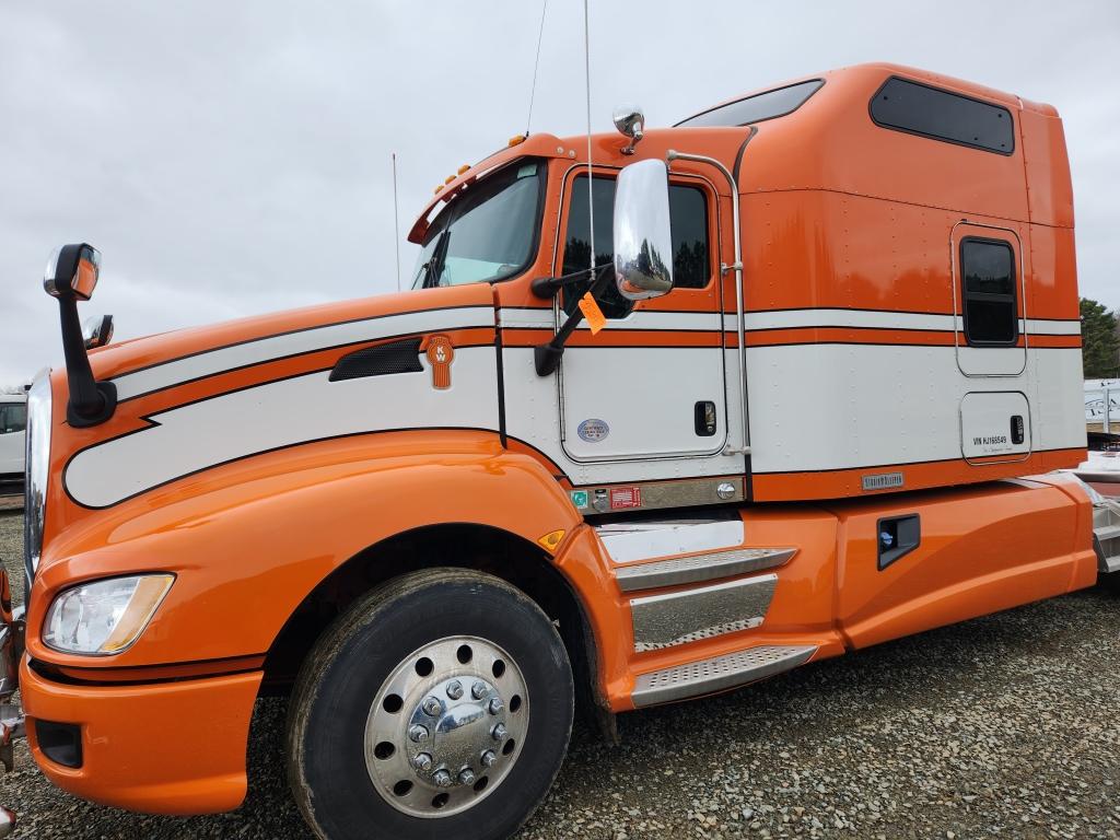 2017 Kenworth T660 Studio Sleeper