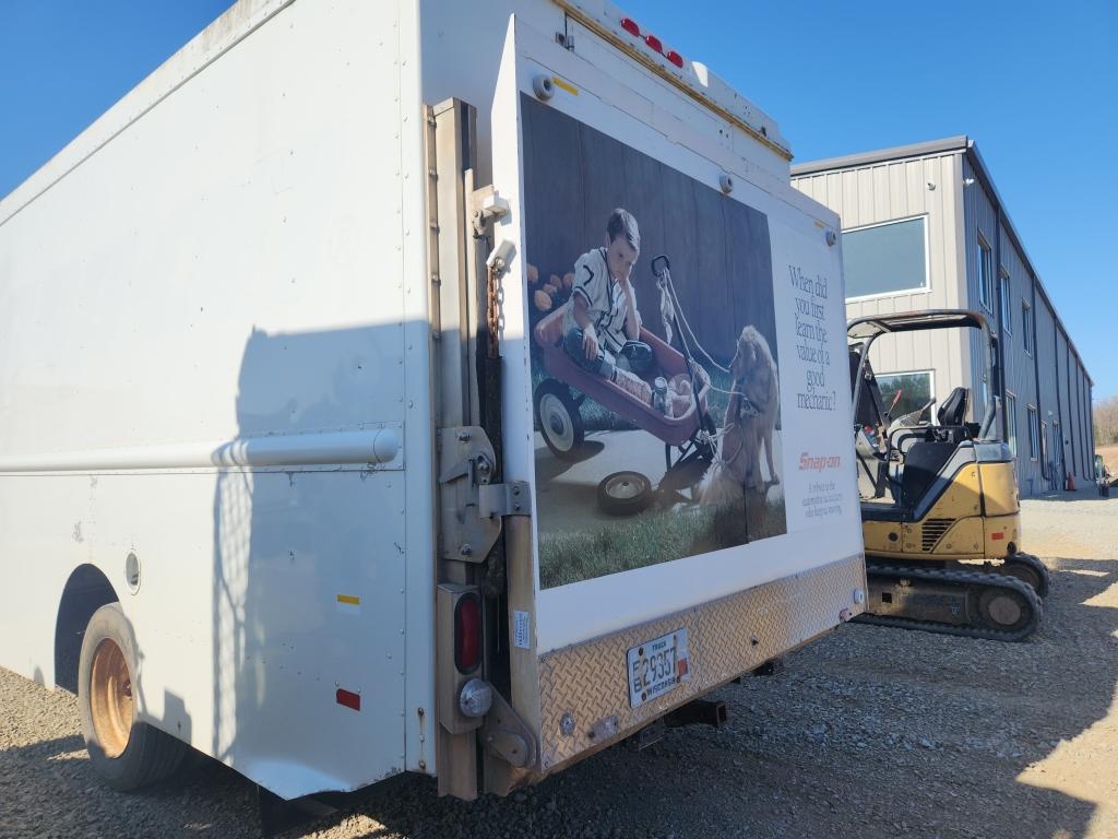 2001 Freightliner Mt45 Box Truck