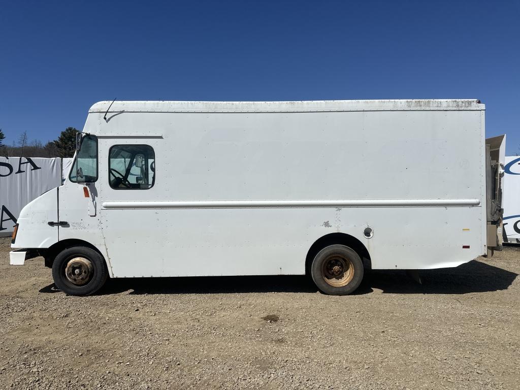 2001 Freightliner Mt45 Box Truck