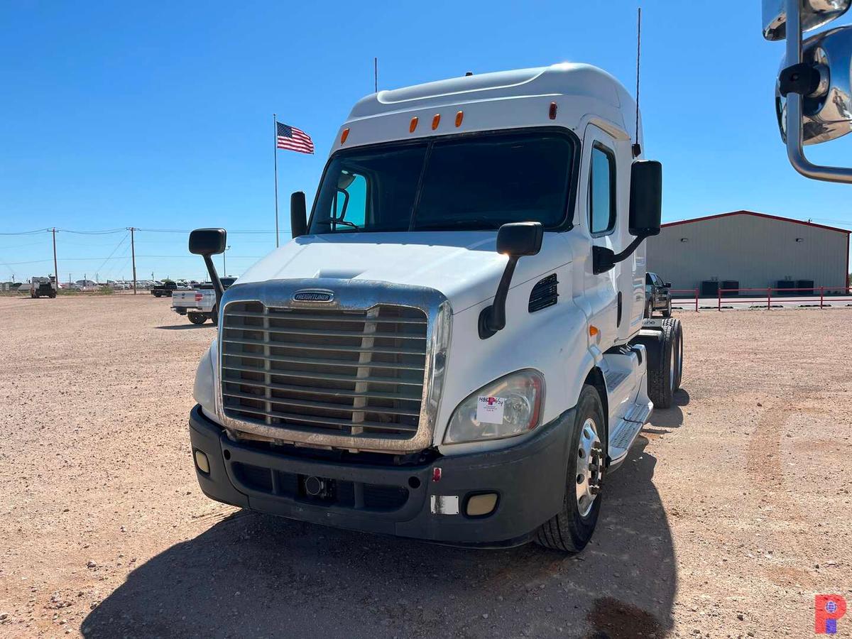 2012 FREIGHTLINER CASCADIA T/A SLEEPER HAUL TRUCK ODOMETER READS 308579 MIL