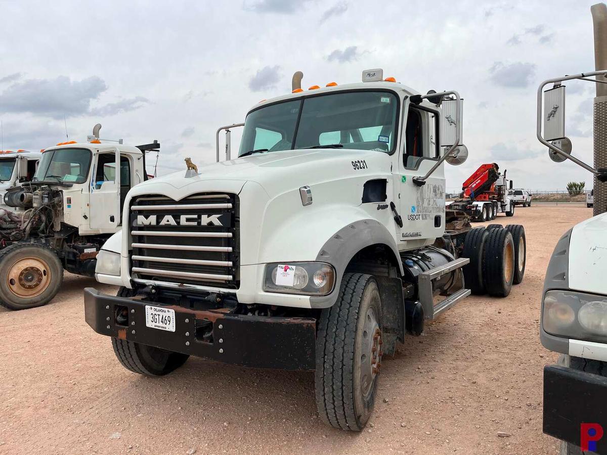 2014 MACK GU713 T/A DAYCAB VAC TRUCK VIN/SN: 1M2AX04Y3EM019301, MAXITORQUE