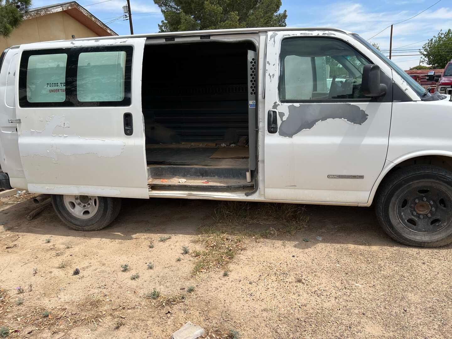 2004 GMC 2500 CARGO VAN 6.0 Liter engine 14808