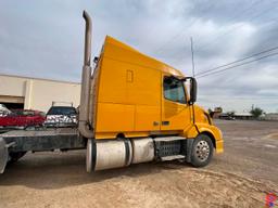 2012 VOLVO  T/A SLEEPER TRUCK TRACTOR ODOMETER READS 420,071 MILES, METER R