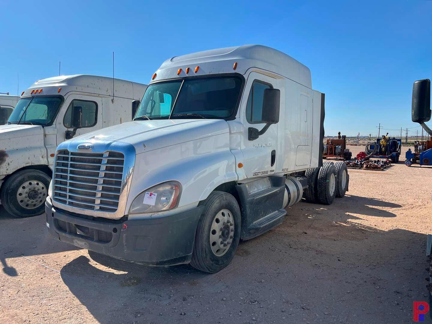 2015 FREIGHTLINER CASCADIA T/A SLEEPER HAUL TRUCK ODOMETER READS 360552 MIL