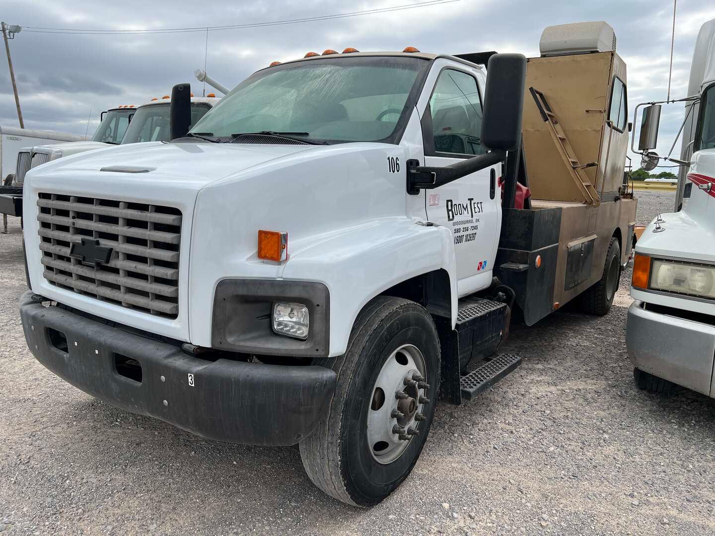 2008 CHEVROLET  HYDRA TEST FLATBED TRUCK 14'6" Flatbed, V8 Gasoline engine,