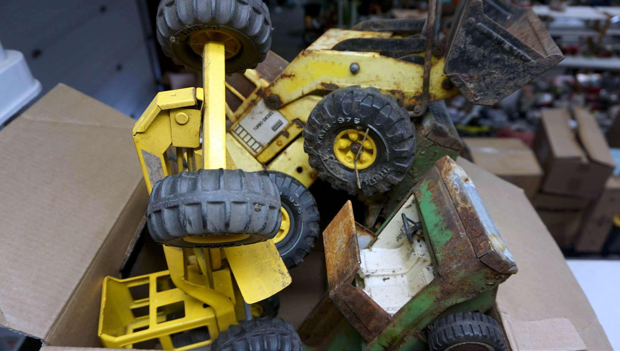 Tonka Toys - Payloader, Road Grader & 2 Vehicles