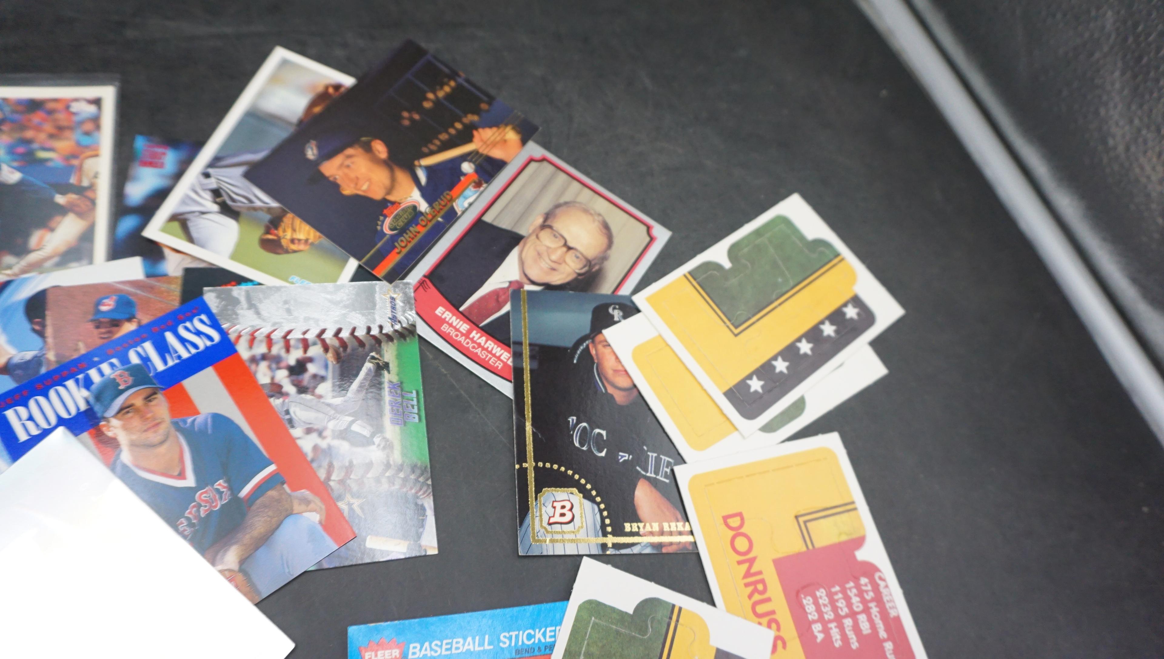 18 Baseball Cards & 15 Baseball Puzzle Cards