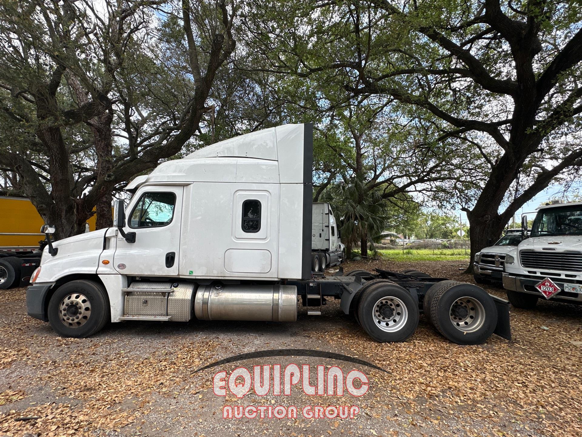 2018 FREIGHTLINER CASCADIA SLEEPER