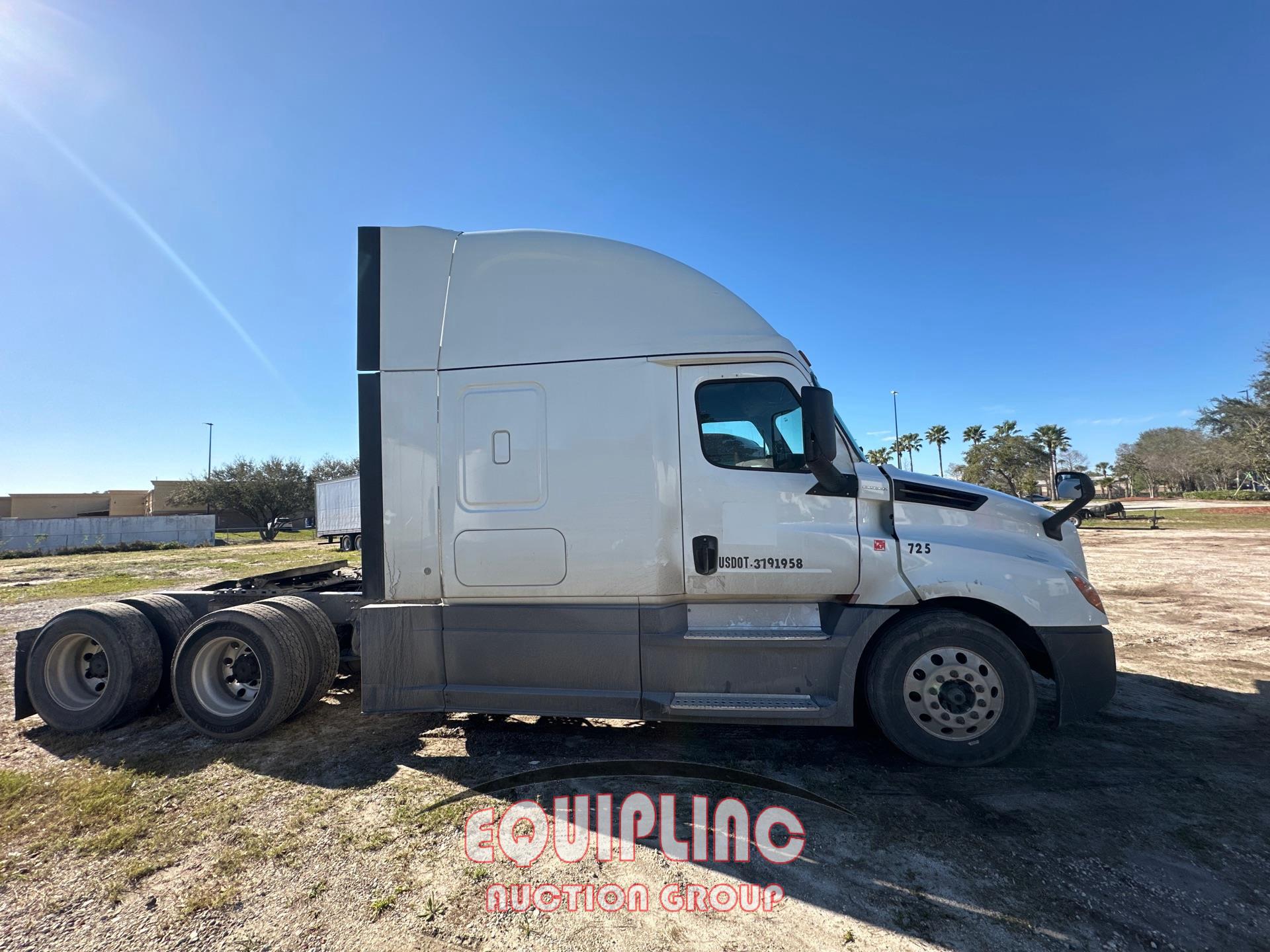 2018 FREIGHLTINER CASCADIA TANDEM AXLE SLEEPER