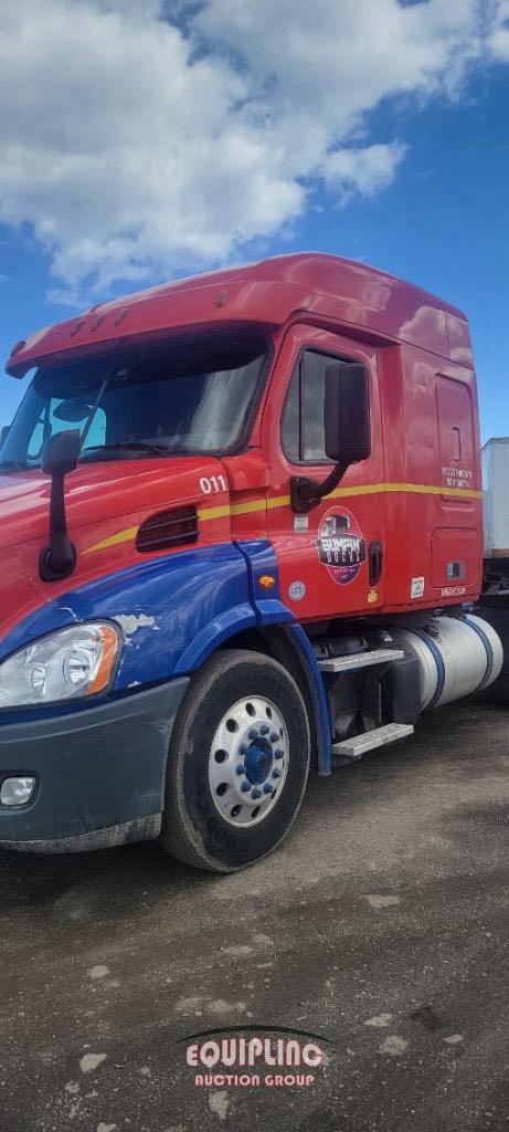 2017 FREIGHTLINER CASCADIA CA113SLP TANDEM AXLE MID ROOF SLEEPER