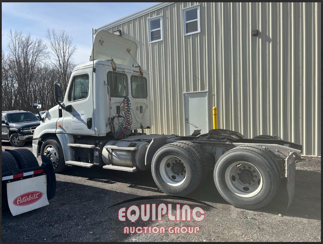 2015 FREIGHTLINER CASCADIA DAY CAB