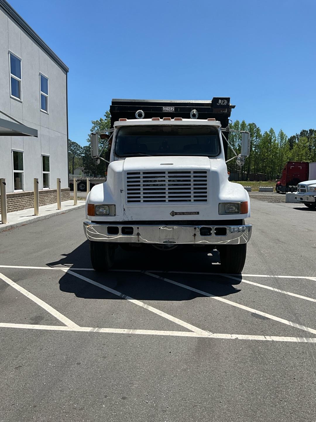 1990 INTERNATIONAL 4900 DUMP TRUCK