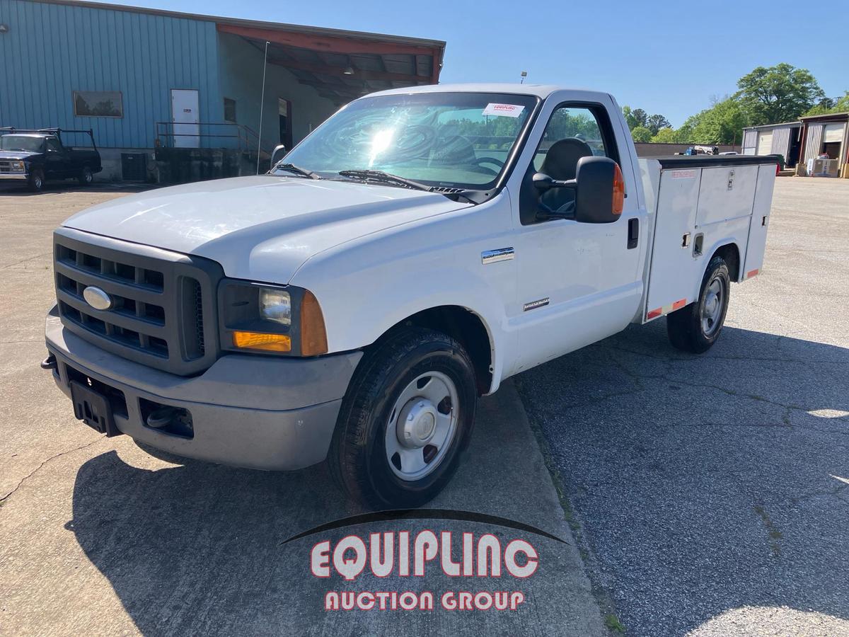 2005 FORD F-250 UTILITY BODY WITH TOMMY GATE