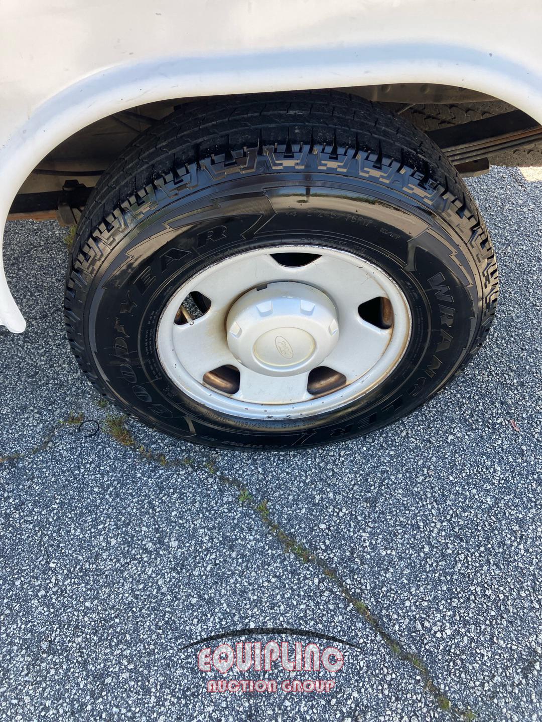 2005 FORD F-250 UTILITY BODY WITH TOMMY GATE