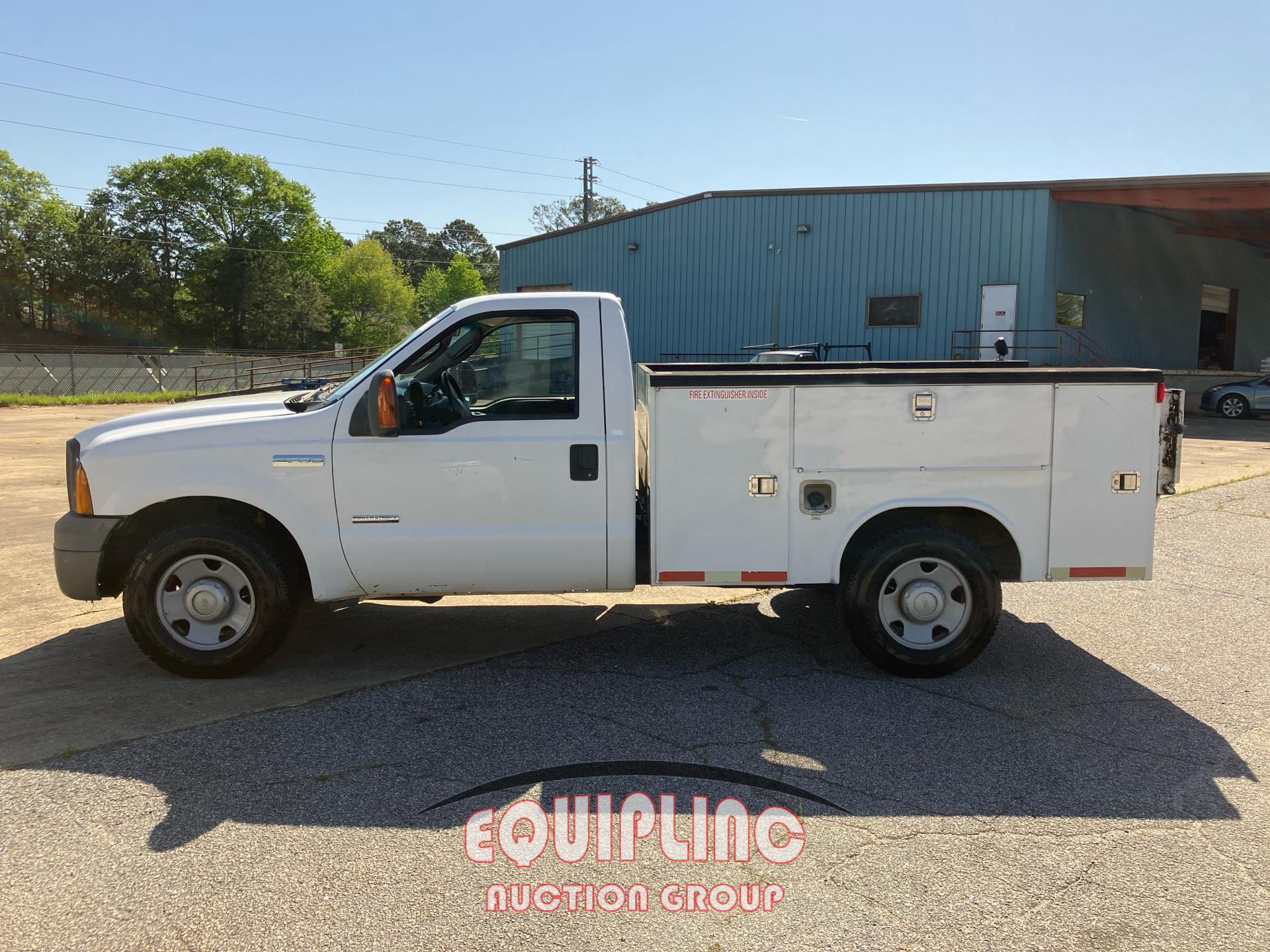 2005 FORD F-250 UTILITY BODY WITH TOMMY GATE