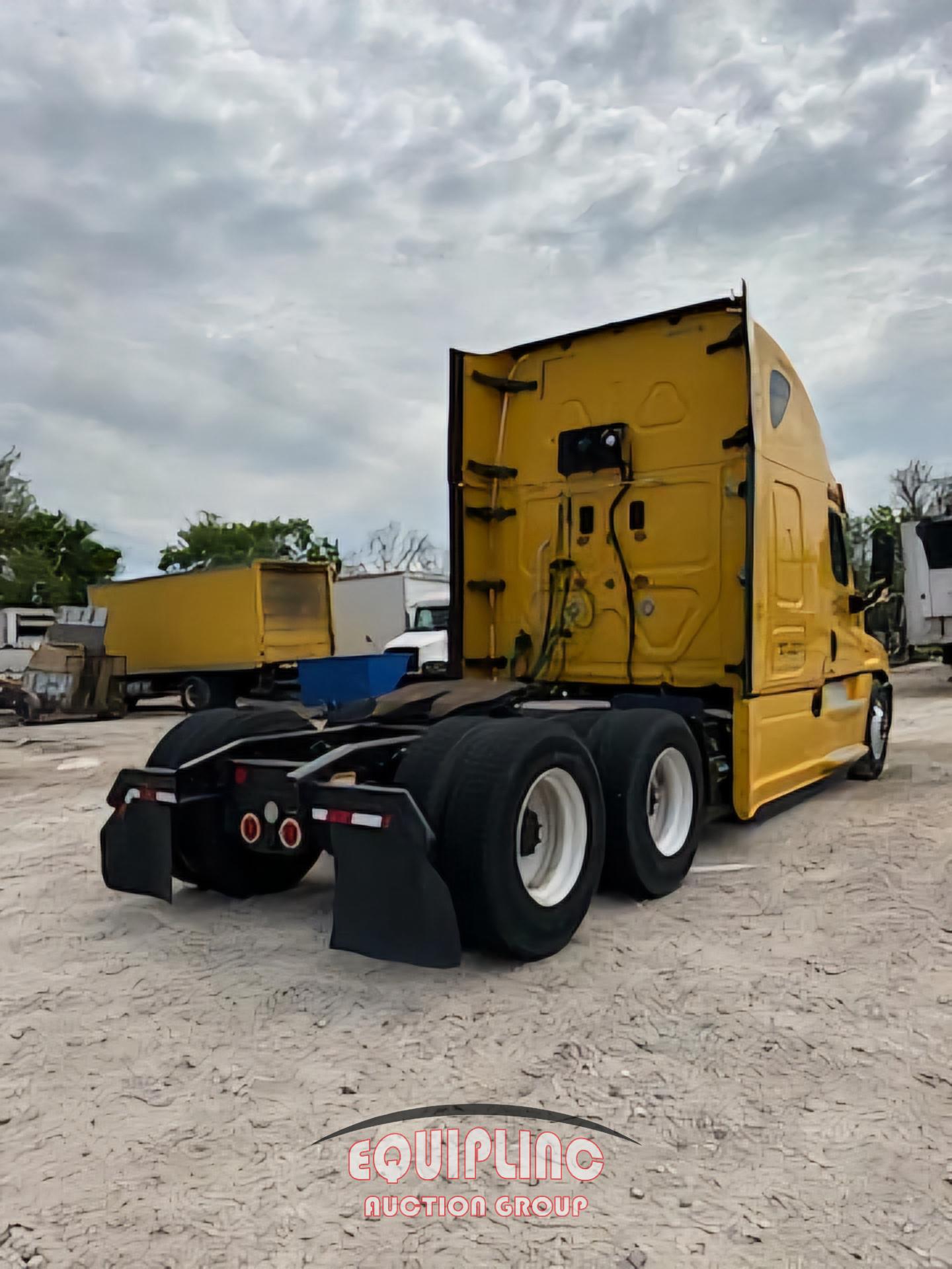 2015 FREIGHTLINER CASCADIA TANDEM AXLE SLEEPER