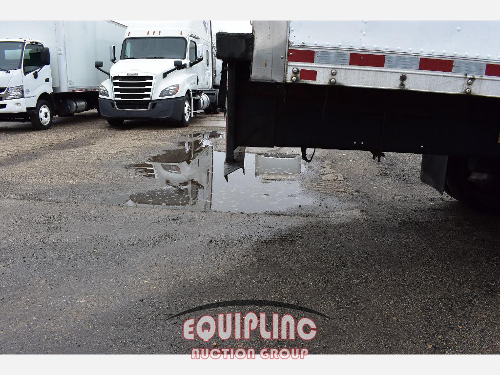 2012 FREIGHTLINER M2 22FT REEFER BOX