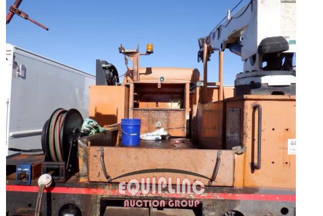 2008 FREIGHTLINER M2 UTILITY TRUCK WITH CRANE